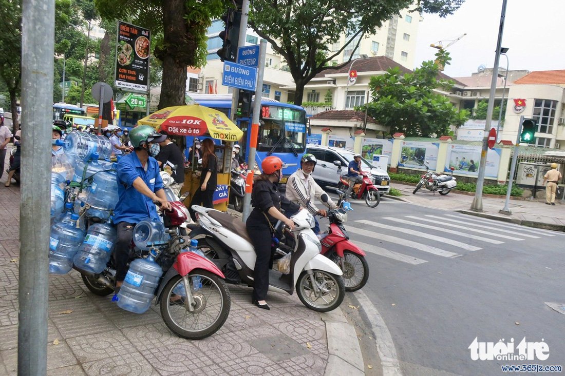 Sau 3 ngày tăng tiền phạt， nhiều người vẫn 'vô tư' vi phạm giao thông - Ảnh 7.