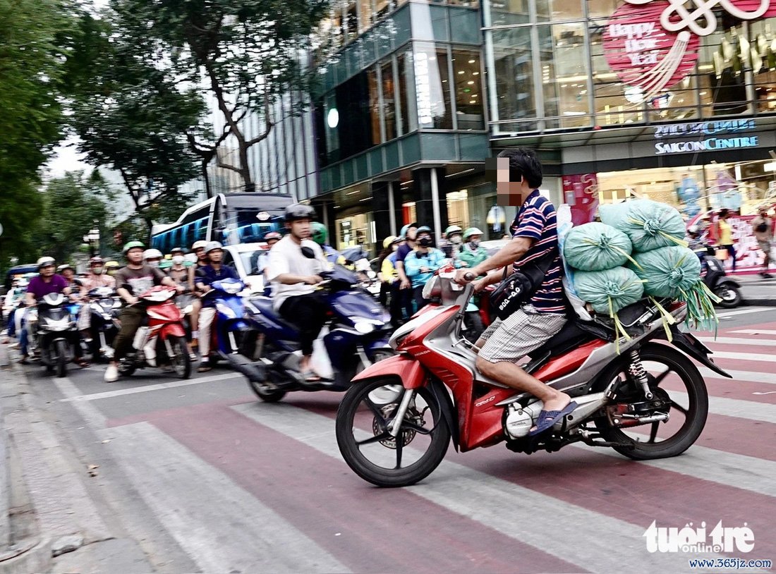 Sau 3 ngày tăng tiền phạt， nhiều người vẫn 'vô tư' vi phạm giao thông - Ảnh 4.